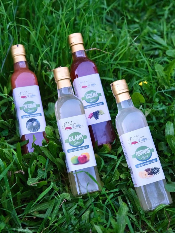 4’lü Doğal Sirke Fırsat Paketi – Elma, Üzüm, Ananas ve Kozalak Sirkesi